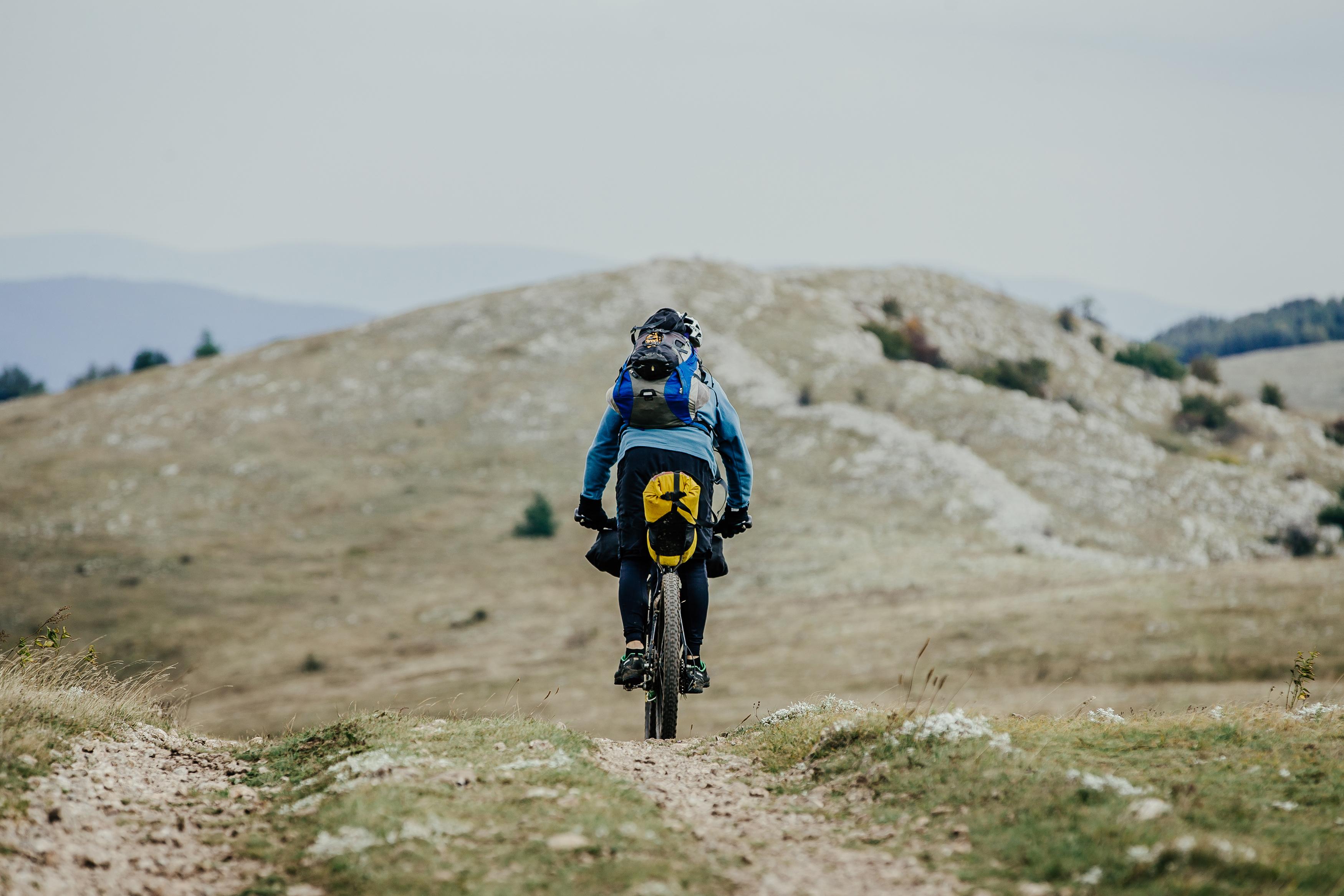 Mountain biker on trail - Yabadu sports nutrition